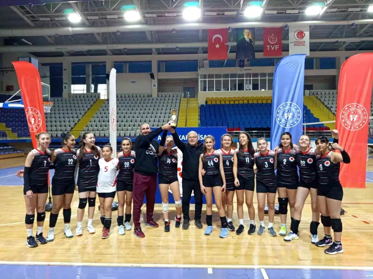 2024-2025 Voleybol Küçük Kızlar Müsabakaları sonuçlandı! Şampiyon takımlar, en iyi