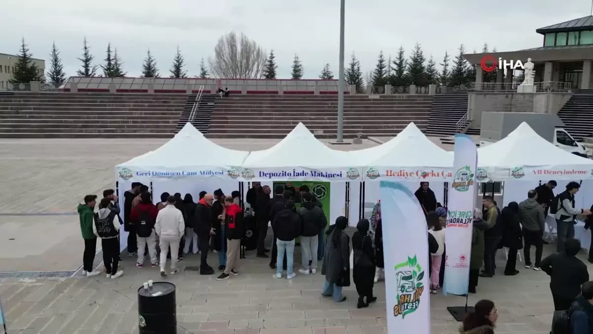 Niğde'de düzenlenen Yeşil Kampüs Festivali, gençlerin çevre bilincini artırmayı hedefliyor.