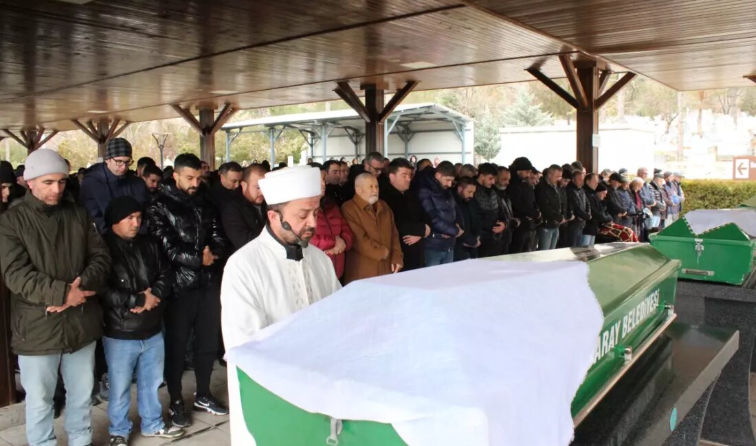 Aksaray'da meydana gelen yangında hayatını kaybeden 3 yaşındaki Ecrin'in acı