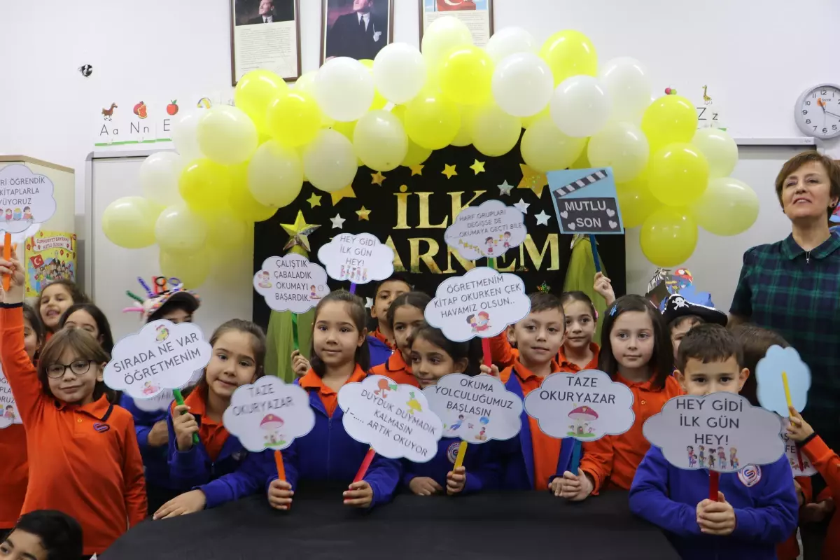 Öğrenciler, yıl boyunca gösterdikleri çabaların ödülünü almak için karne heyecanı