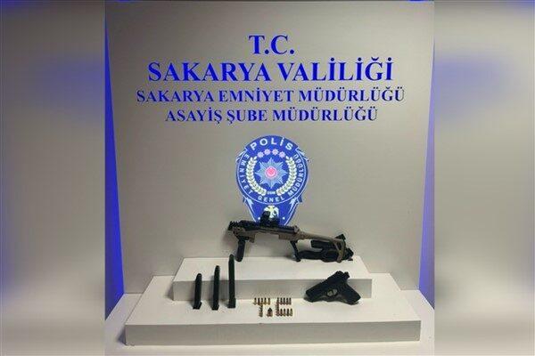 Sakarya'nın Adapazarı ilçesi Tepekum Mahallesi’nde meydana gelen 1 kişinin ateşli