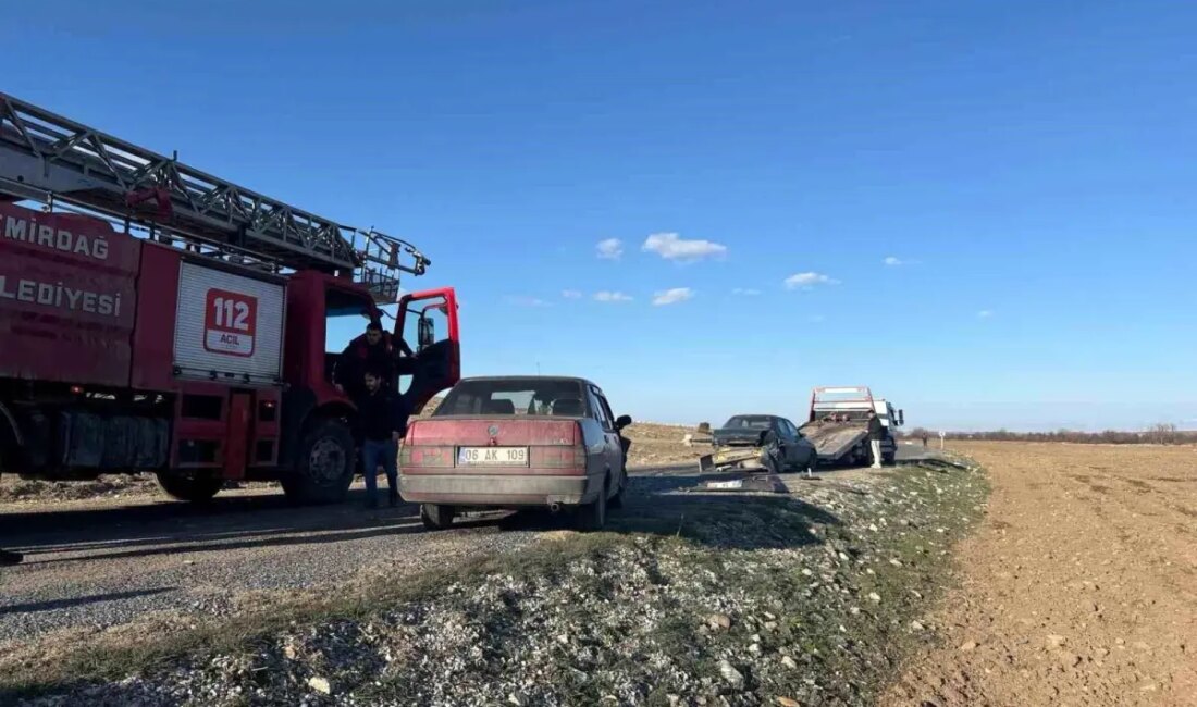 Emirdağ ilçesinde şoförlerin çarpışması sonucu 3 kişi yaralandı, soruşturma devam