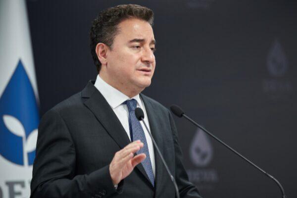 DEVA Partisi Genel Başkanı Ali Babacan, gazeteci Hasan Basri Akdemir’in