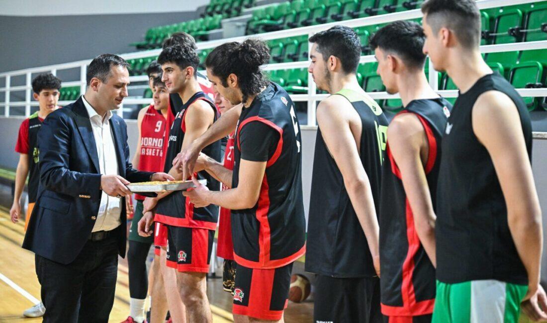 Bornova Belediyespor’un İzmir 4’üncüsü olan U16 ve U18 basketbol takımları,