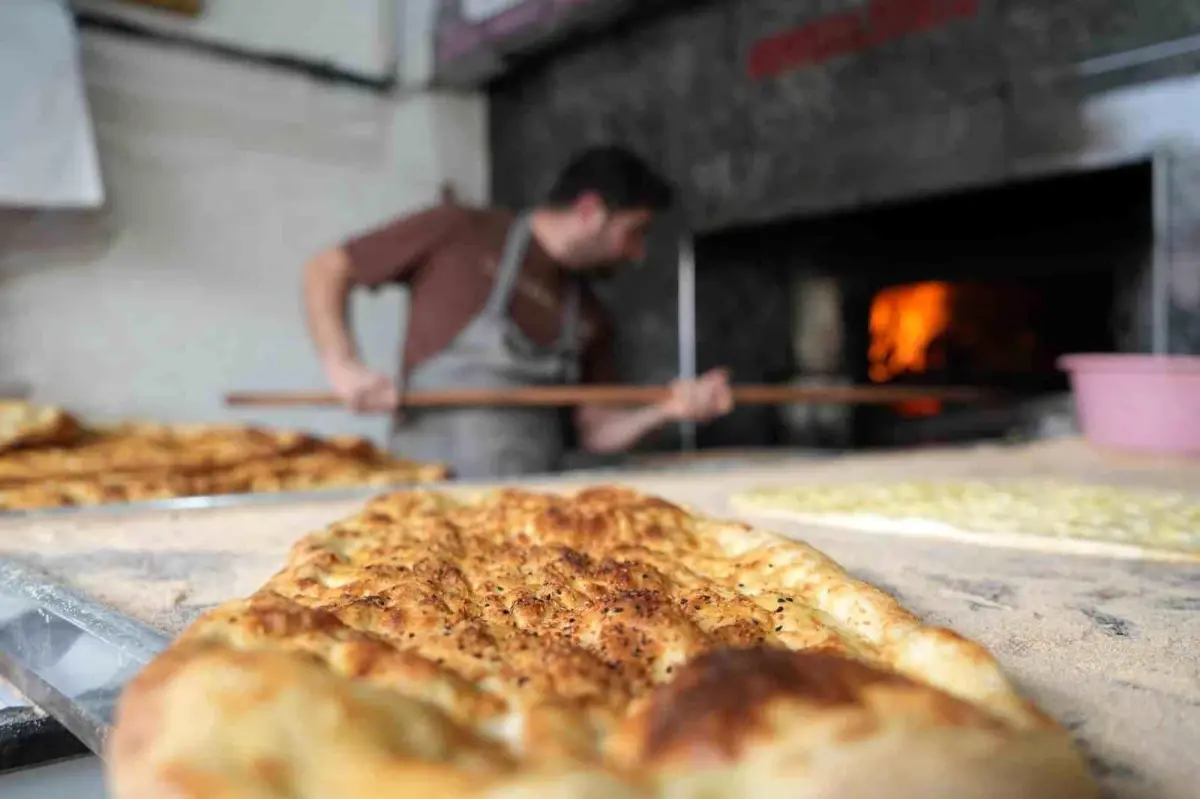 Bayburt'ta yumurtalı pide 25 lira, sade pide 22.5 lira olarak