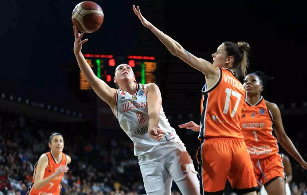 ÇBK Mersin, Euroleague yarı finalinde Valencia'yı 92-77 yenerek rövanşı aldı.