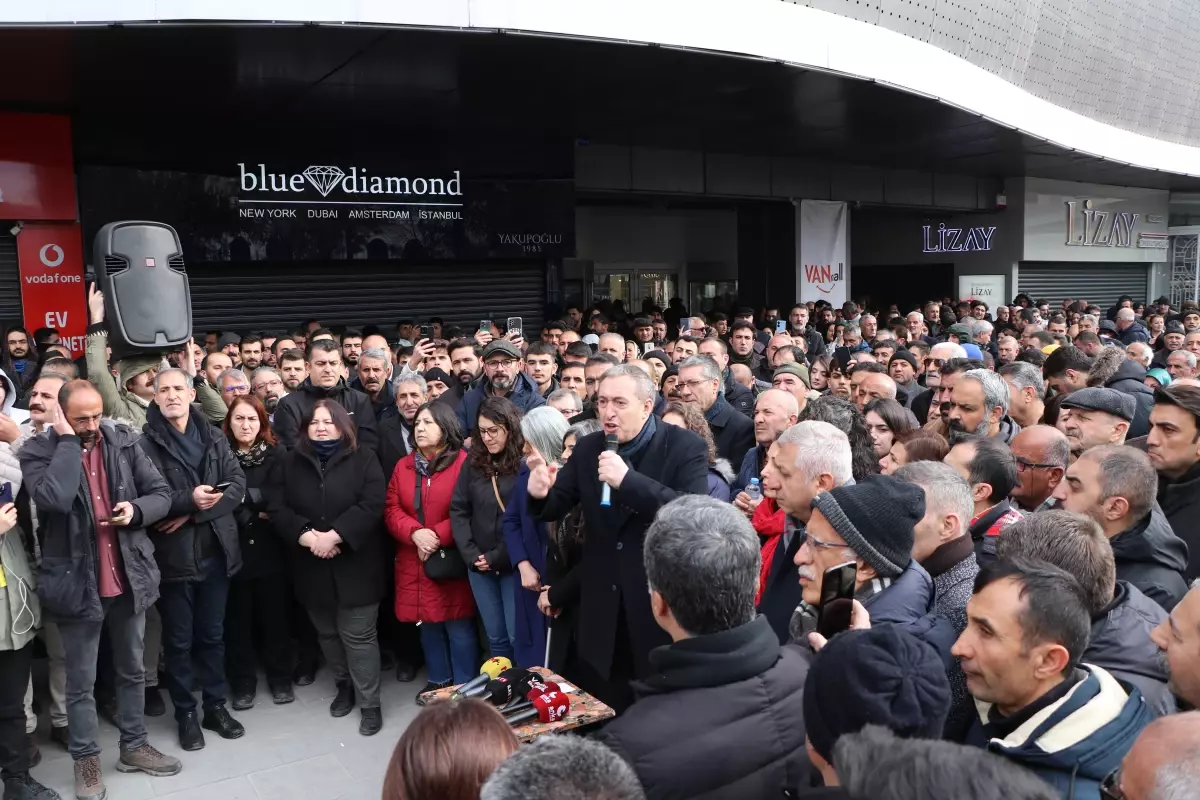 DEM Parti Eş Genel Lideri Tuncer Bakırhan, İçişleri Bakanlığı tarafından