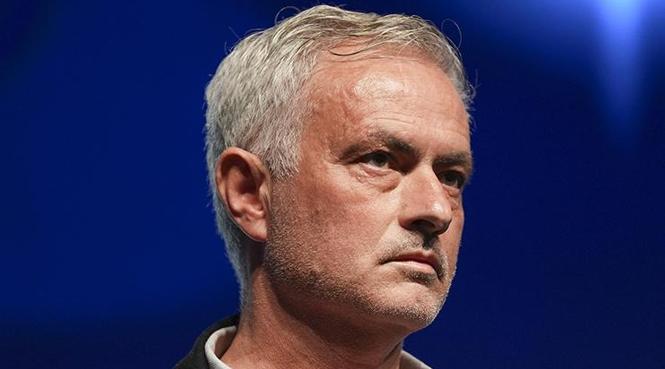 Fenerbahçe Teknik Direktörü Jose Mourinho Basın Toplantısı Düzenliyor