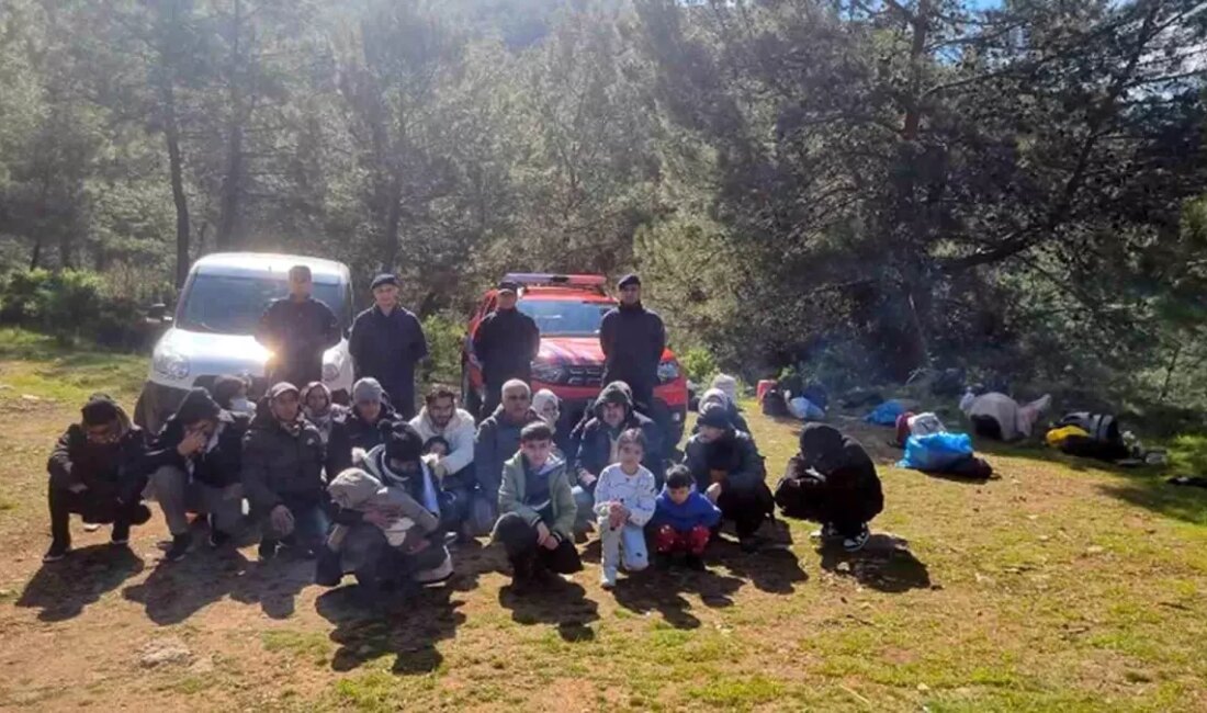 Muğla'nın Fethiye ilçesinde, 8'i çocuk 24 sistemsiz göçmen kara üzerinde