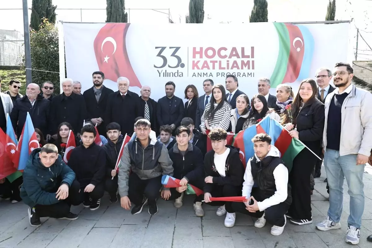 Azerbaycan'ın Hocalı kentinde 33 yıl önce gerçekleştirilen katliamda öldürülen 613