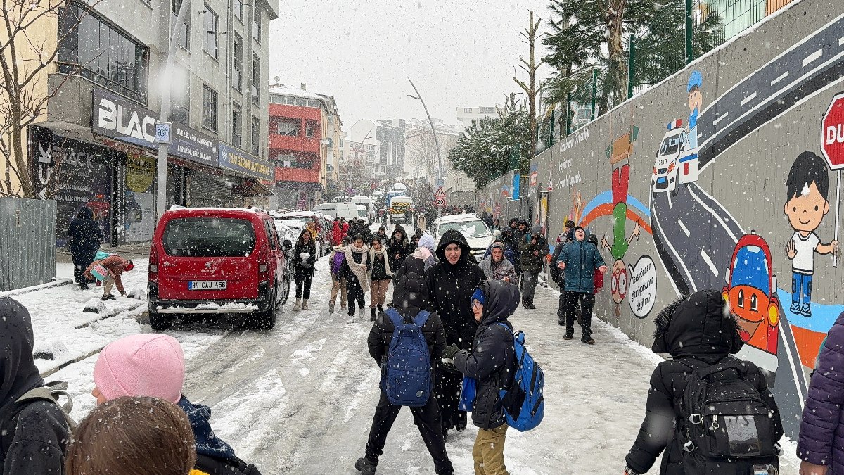 İstanbul'da kışın ilk kar yağışıyla birlikte okulların tatil olma ihtimali