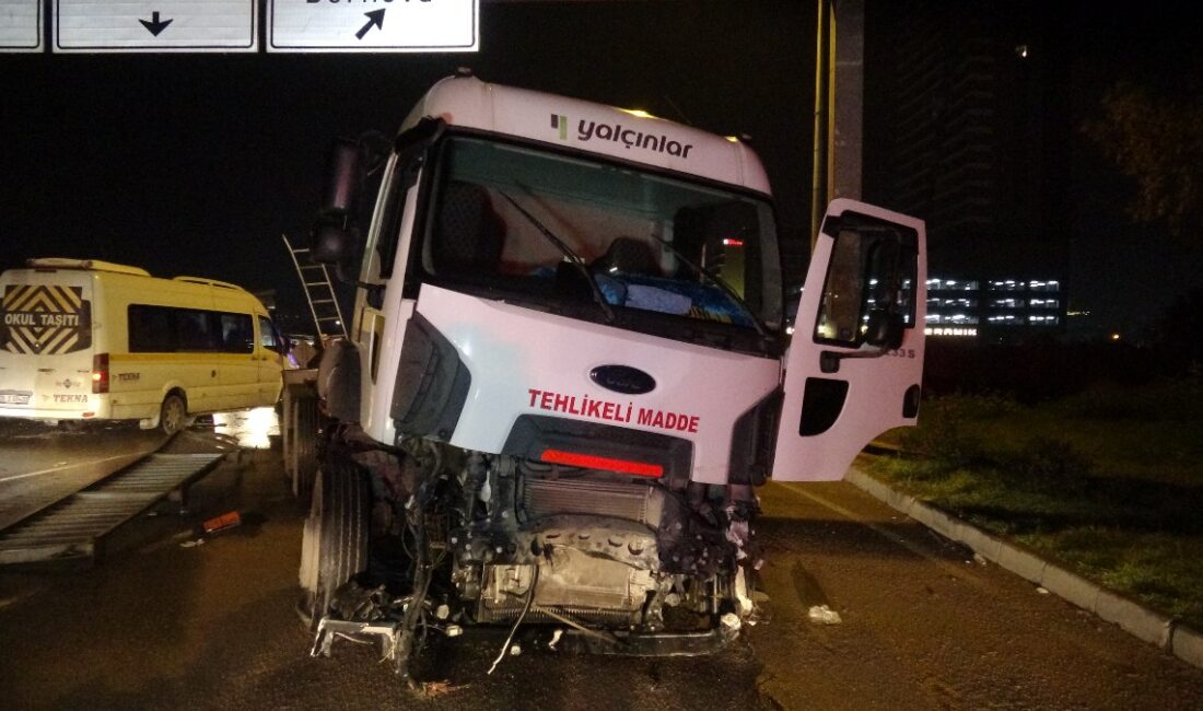 Bayraklı ilçesinde şoförünün denetiminden çıkaran bariyerleri aşan mazot yüklü tanker,