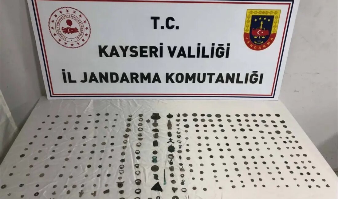 Kayseri'de gerçekleştirilen tarihi eser kaçakçılığı operasyonunda, değerli tarihi eserler ele