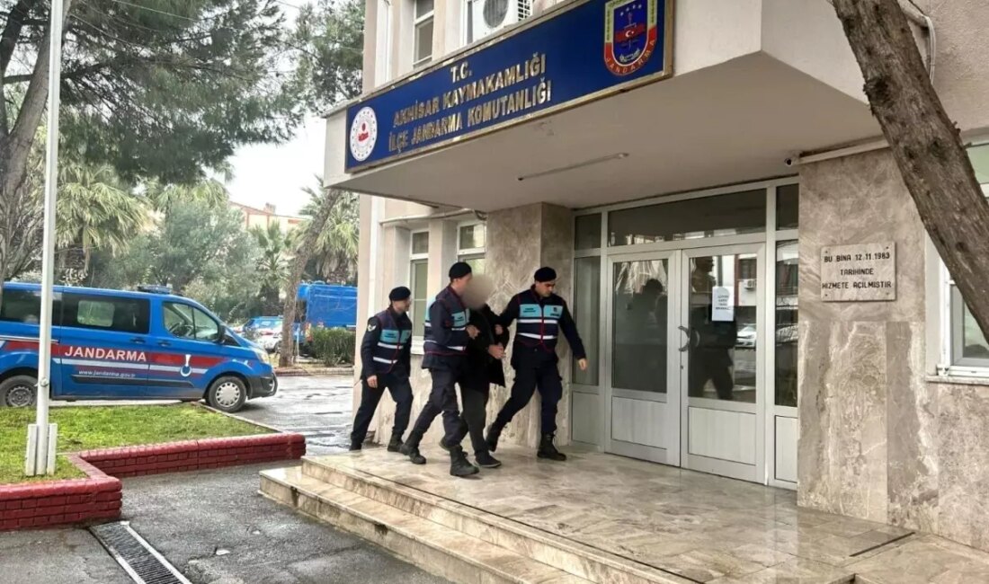 MİT işçisi üzere davranarak dolandırıcılık yapan çete üyeleri Manisa'da yakalandı.