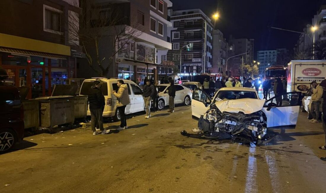 Manisa'da bir itfaiye aracının karıştığı kaza sonucunda 7 araç hasar