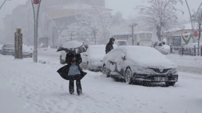 Meteoroloji'den yapılan açıklamaya nazaran, ülke genelinde hava sıcaklıkları 3 ila