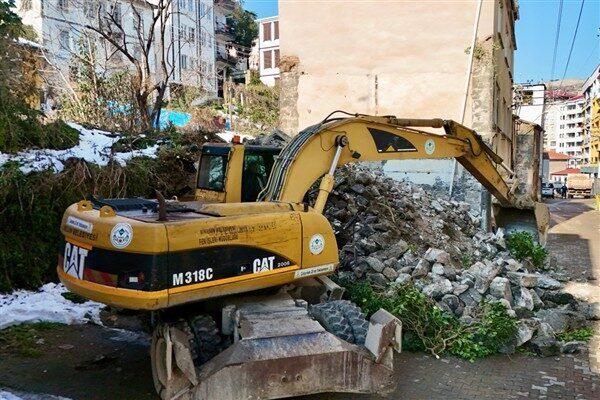 Giresun Belediyesi tarafından güvenlik riski taşıyan ve görüntü kirliliğine sebep