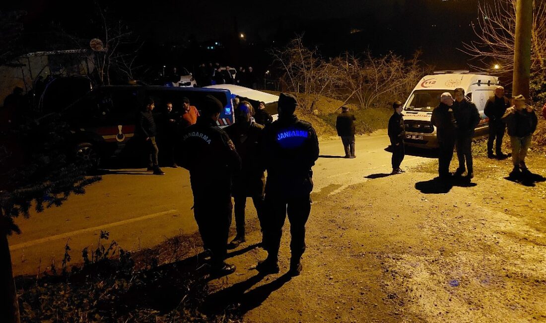 Sakarya'nın Akyazı ilçesinde bir kişi, ahırda tüfekle vurulmuş halde meyyit