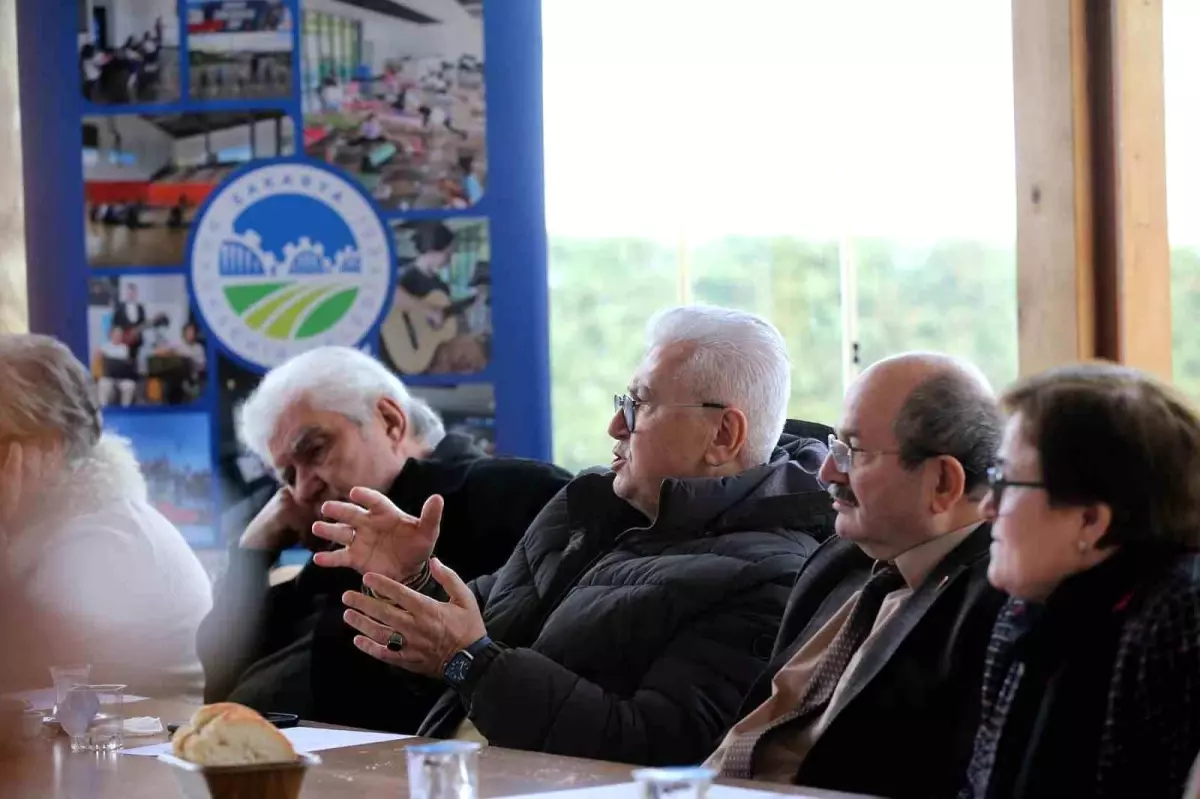 Sakarya Büyükşehir Belediyesi tarafından düzenlenen 'Kuşak Buluşmaları' programının birinci oturumu,