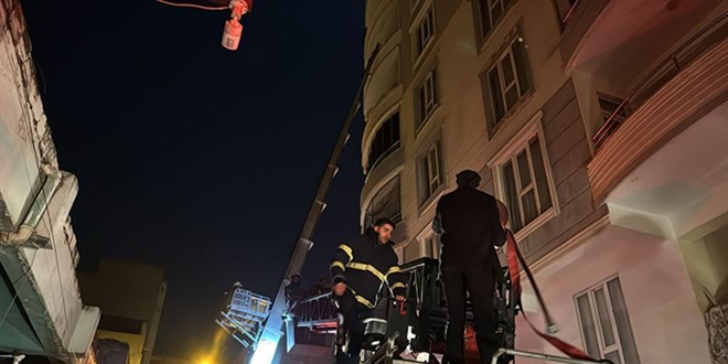 Siirt'te meydana gelen gece yarısı yangın paniği, 20 kişinin hastaneye