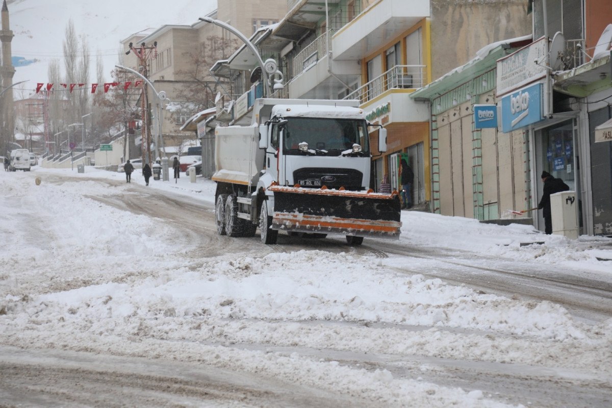 Van'da Kar Yağışı Hayatı Olumsuz Etkiliyor