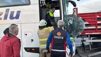 Kütahya’da meydana gelen trafik kazasında bir yolcu otobüsünün TIR’a arkadan