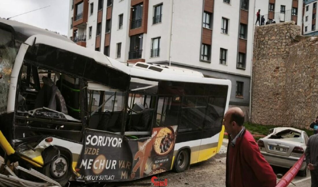 İnegöl ilçesinde şoförünün denetiminden çıkarak  10 metrelik istinat duvarından