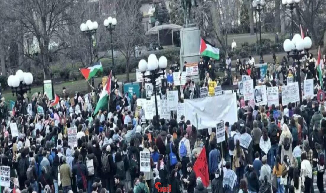 Mahmoud Khalil'in gözaltına alınmasına karşı binlerce öğrenci New York'ta protesto