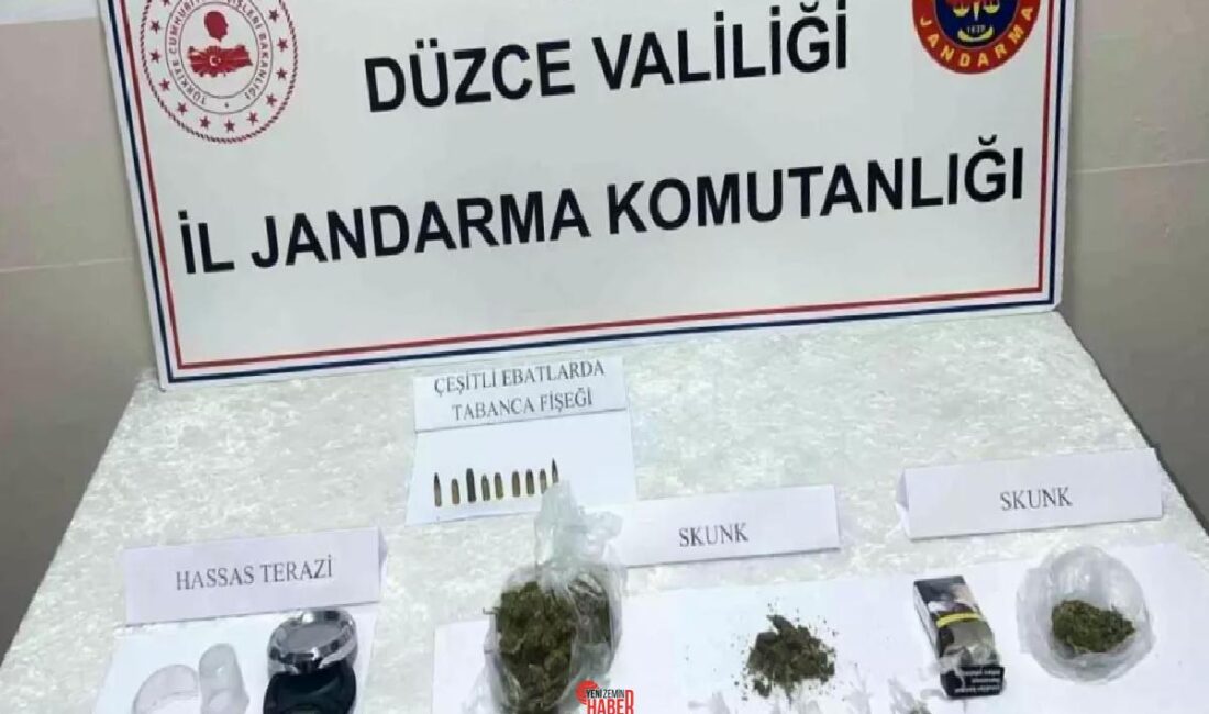 Düzce'de kiraladığı meskende uyuşturucu satan A.G.A. isimli kuşkulu yakalanarak tutuklandı.