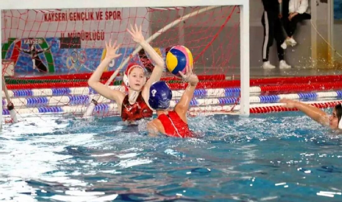 Kayseri'de düzenlenen U13 Kızlar Federasyon Kupası finalinde Galatasaray, ODTÜ'yü 11-4