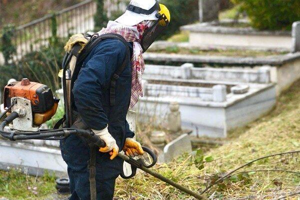 Mezarlıklar Müdürlüğü ekipleri, vatandaşların bayram ziyaretlerini daha sağlıklı ve huzurlu