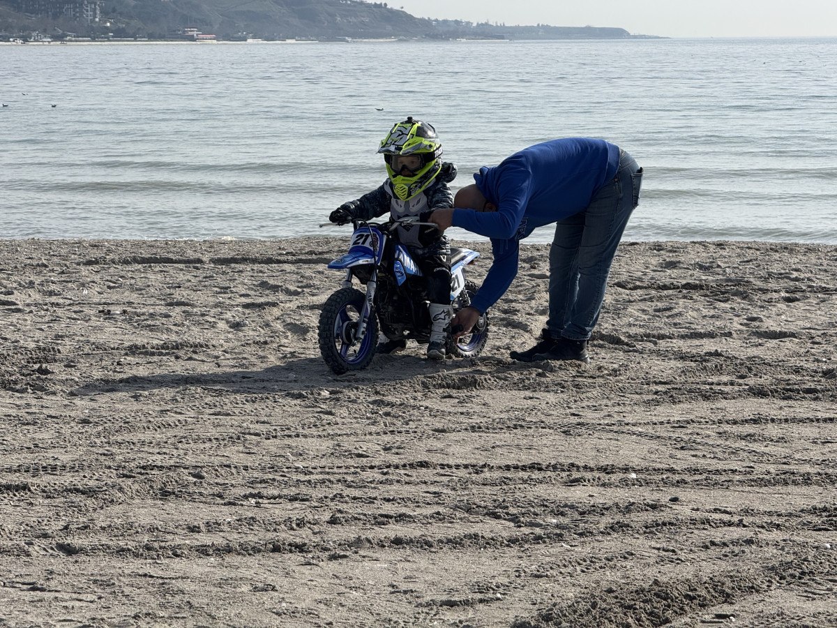 istanbulda motocross tutkunu 3 bucuk yasindaki cocuk izleyenleri hayran birakiyor 0 Mq7rCQp6