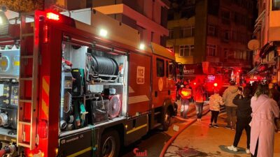 Konak ilçesinde bulunan dört katlı binanın üçüncü katında çıkan yangın,