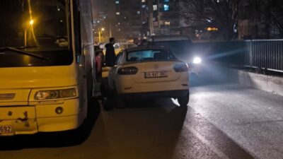 Bayraklı ilçesinde motosikletli ve maskeli bir saldırgan, hareket halindeki bir