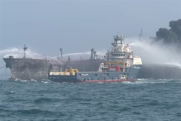 Başlangıçta MV Stena Immaculate ve Solong'un birbirine çarpmasının ardından 30'dan