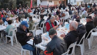 Kemer Belediye Başkanı Necati Topaloğlu ev sahipliğinde Beycik Mahallesi'nde iftar