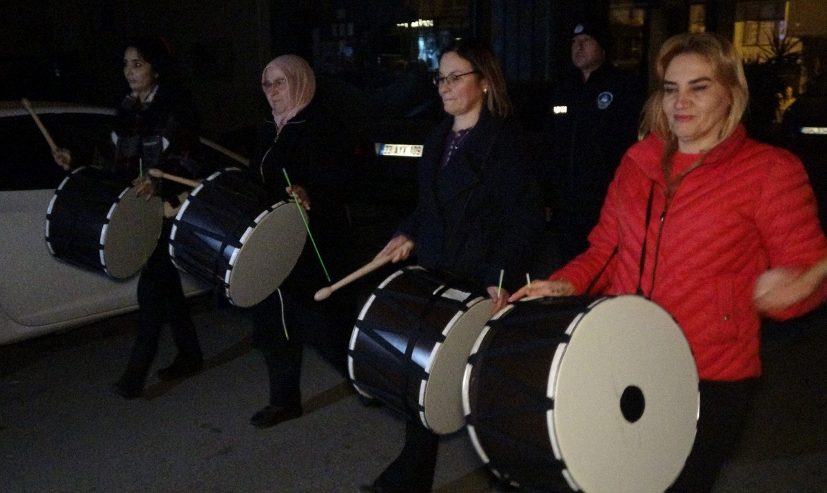 mersinde bayan davulcularin sahur mesaisi 1 j3GNCilz