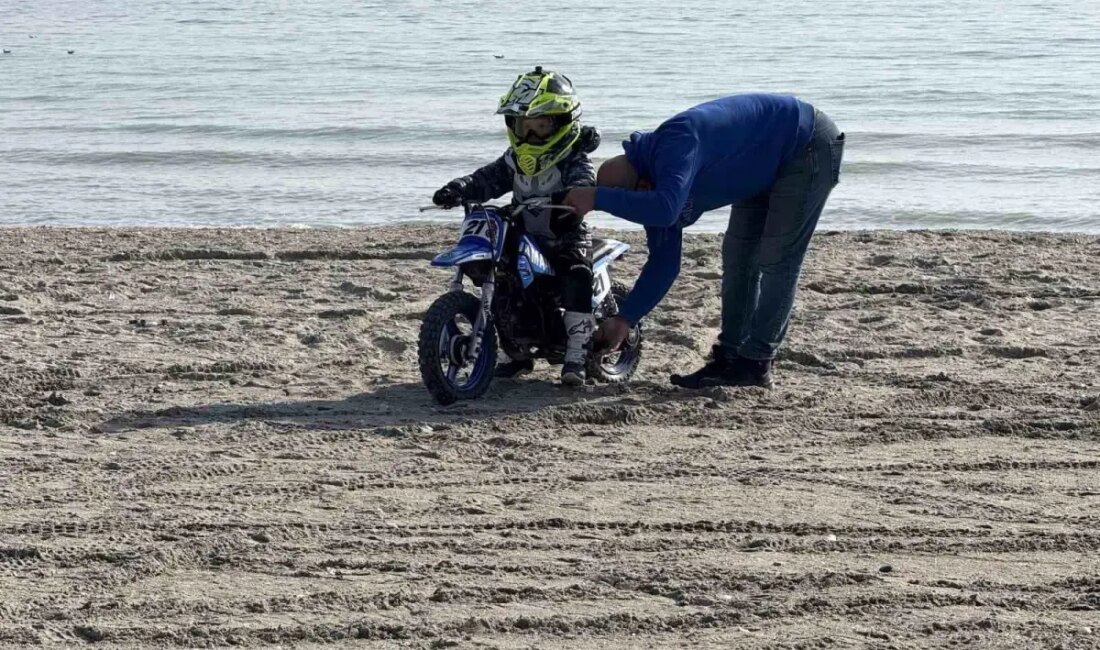 İstanbul'da 3.5 yaşındaki Deniz, motosiklet tutkusuyla büyülüyor ve idman yapıyor.