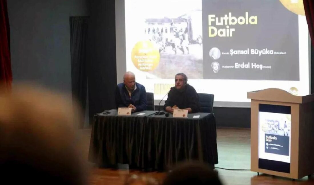 Sakarya Büyükşehir Belediyesi'nin düzenlediği 'Futbola Dair' söyleşisinde Şansal Büyüka ve